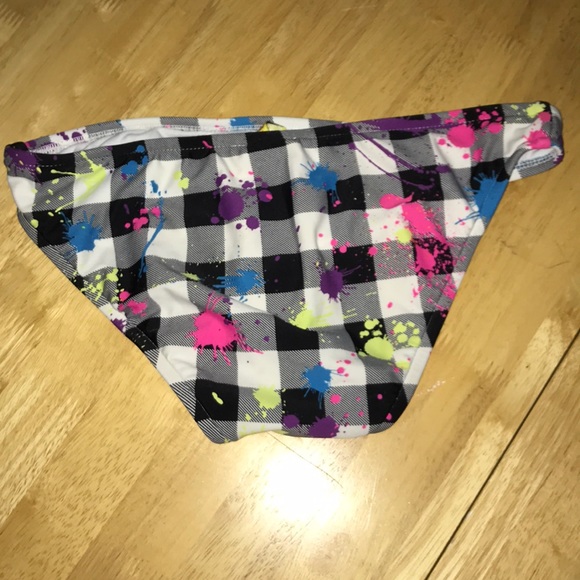 Bikini - Picture 2 of 3